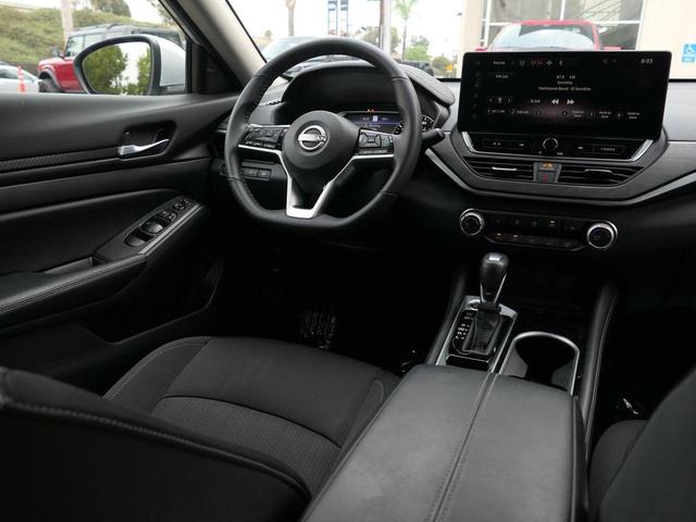 Photo of 2024 Brilliant Silver Metallic Nissan Altima