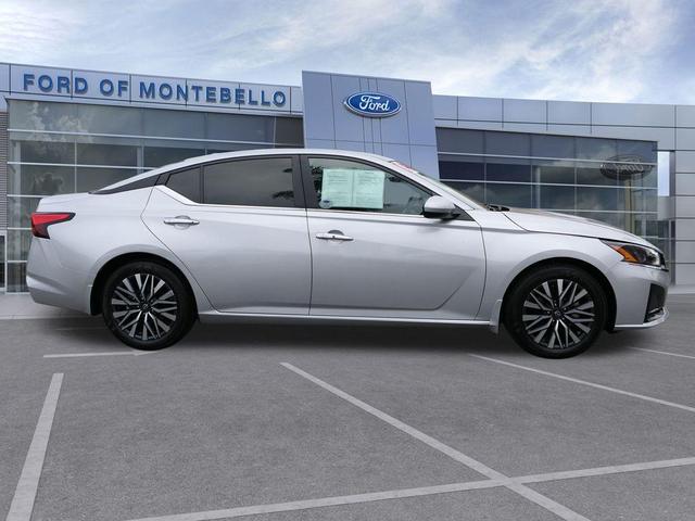 Photo of 2024 Brilliant Silver Metallic Nissan Altima
