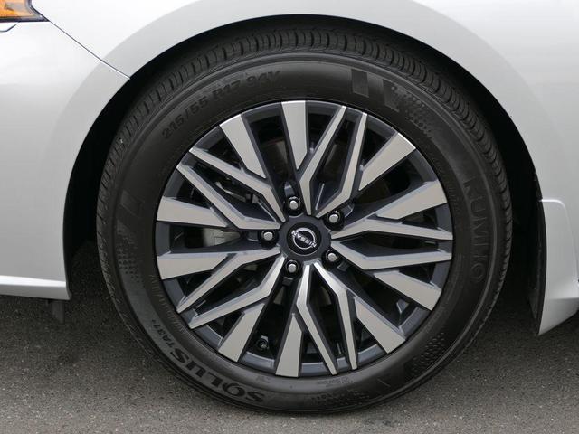 Photo of 2024 Brilliant Silver Metallic Nissan Altima