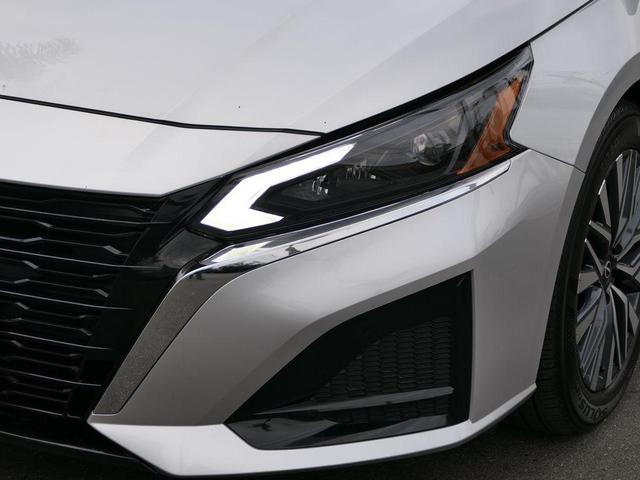 Photo of 2024 Brilliant Silver Metallic Nissan Altima