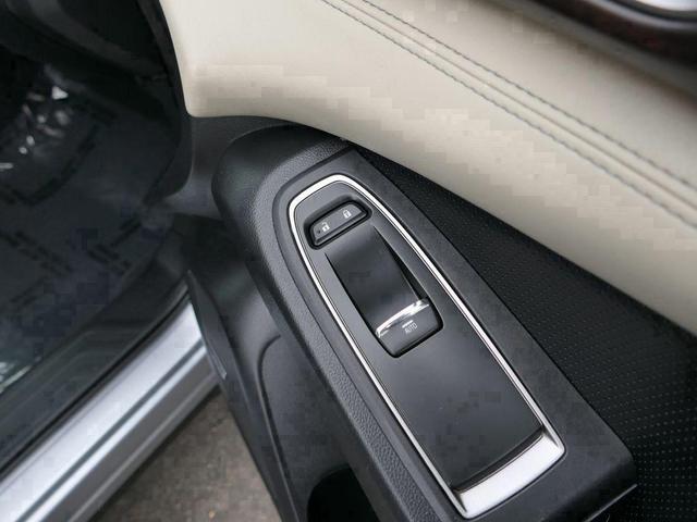 Photo of 2022 Ice Silver Metallic Subaru Ascent