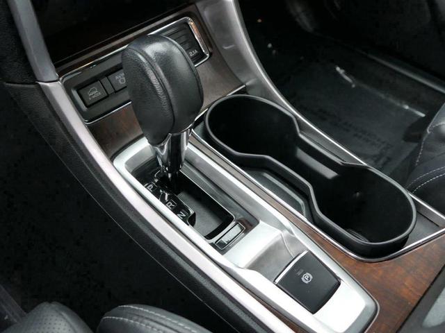 Photo of 2022 Ice Silver Metallic Subaru Ascent