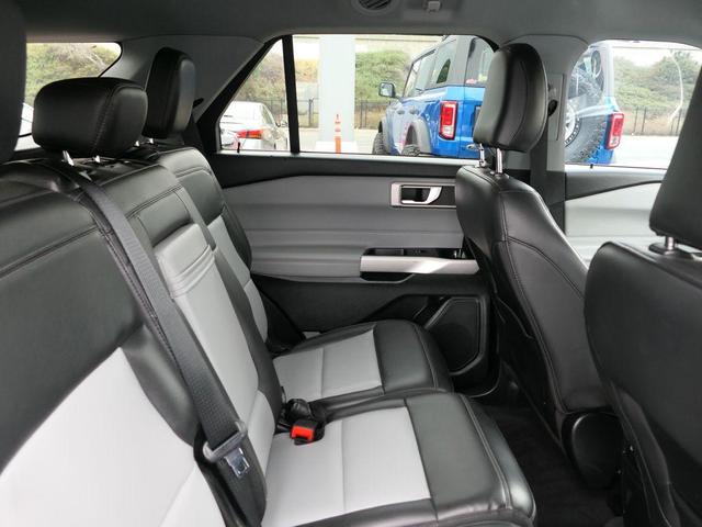 Photo of 2022 Iconic Silver Metallic Ford Explorer