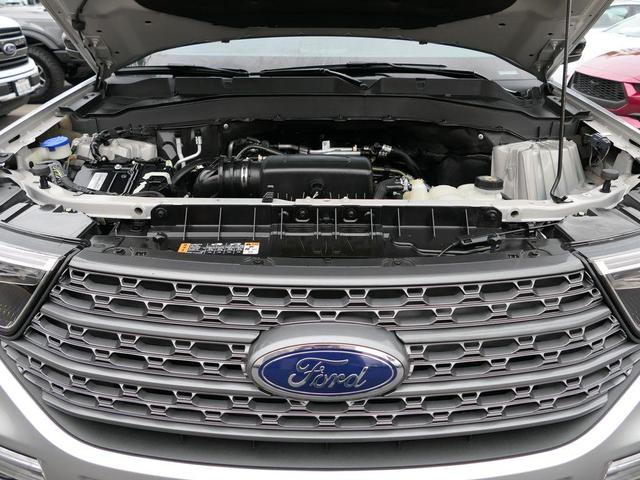 Photo of 2022 Iconic Silver Metallic Ford Explorer