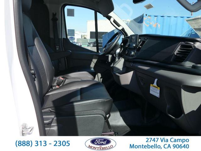 Photo of 2025 Oxford White Ford Transit-250