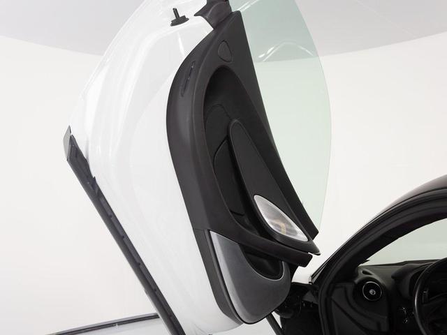 Photo of 2022 Silica White McLaren GT