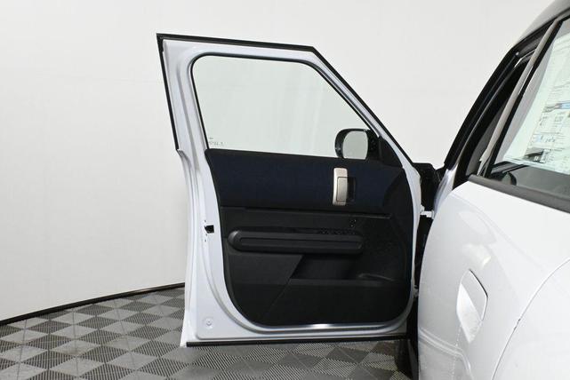 Photo of 2025 White Metallic MINI Countryman