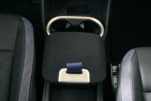 Photo of 2025 White Metallic MINI Countryman