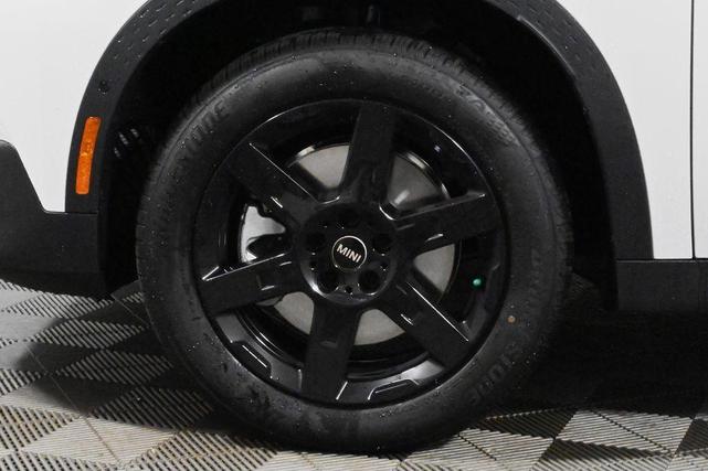 Photo of 2025 White Metallic MINI Countryman