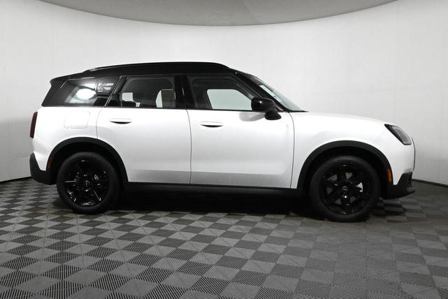 Photo of 2025 White Metallic MINI Countryman