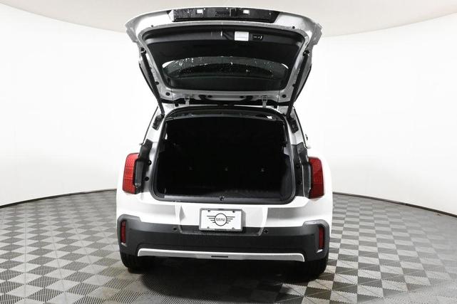 Photo of 2025 White Metallic MINI Countryman