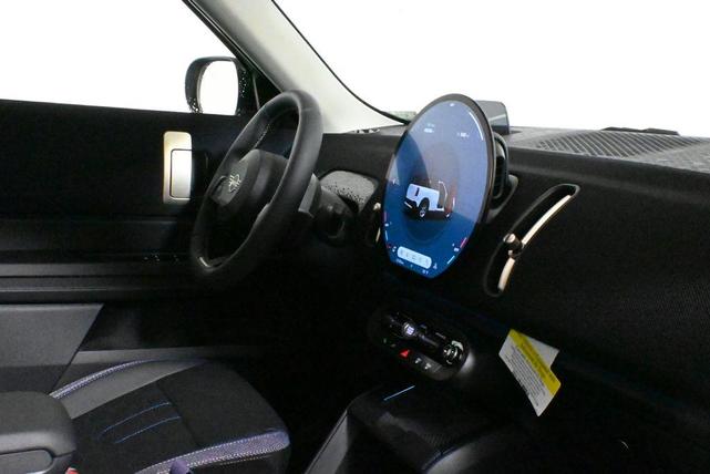 Photo of 2025 White Metallic MINI Countryman