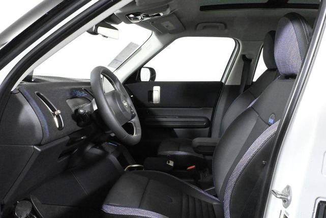 Photo of 2025 White Metallic MINI Countryman