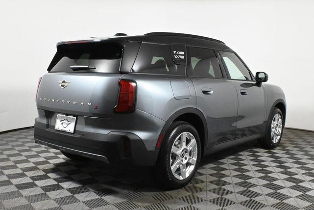 Photo of 2025 Green Metallic MINI Countryman