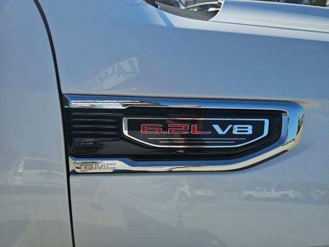 Photo of 2019 White Frost Tricoat GMC Sierra 1500