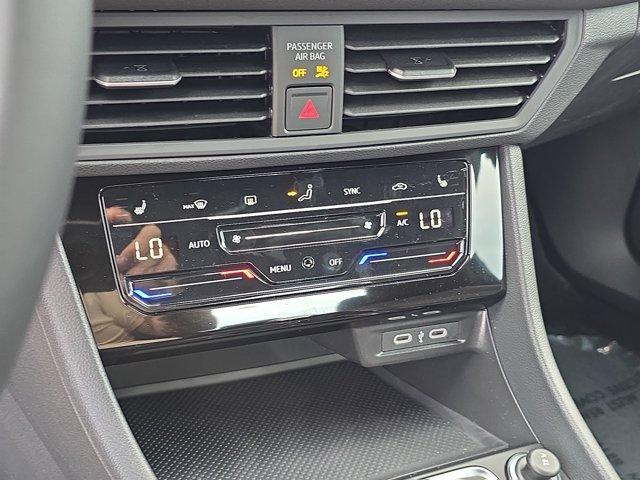 Photo of 2025 Platinum Gray Metallic Volkswagen Jetta