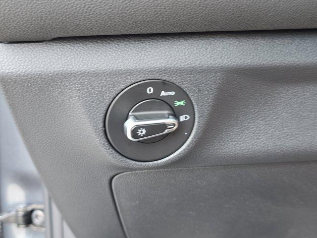Photo of 2025 Platinum Gray Metallic Volkswagen Jetta