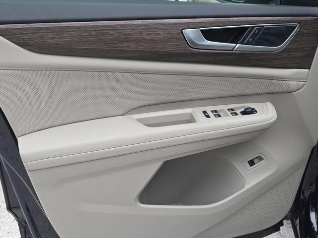 Photo of 2025 Deep Black Pearl Effect Volkswagen Atlas