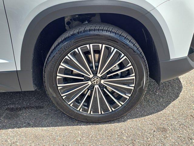 Photo of 2025 Pure White Volkswagen Taos