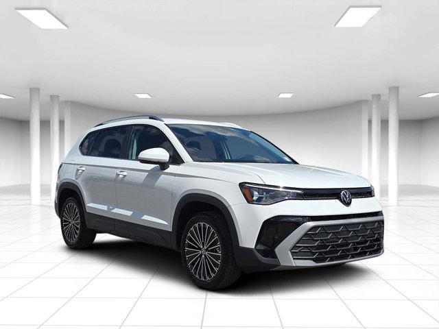 Photo of 2025 Pure White Volkswagen Taos