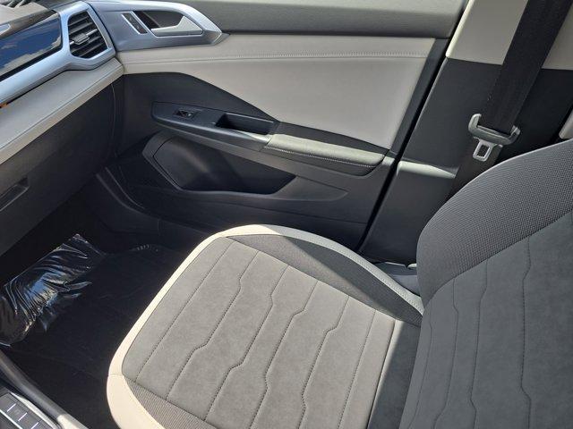 Photo of 2025 Pure White Volkswagen Taos
