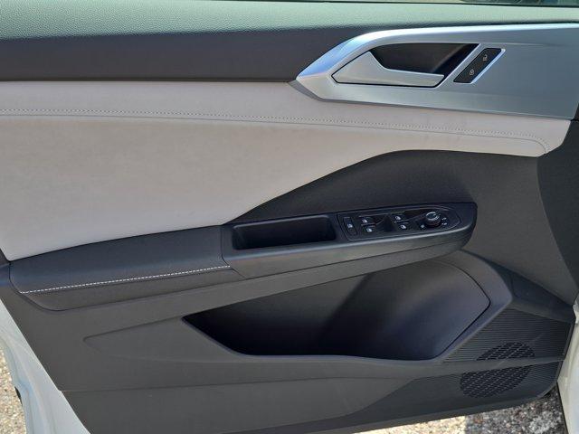 Photo of 2025 Pure White Volkswagen Taos