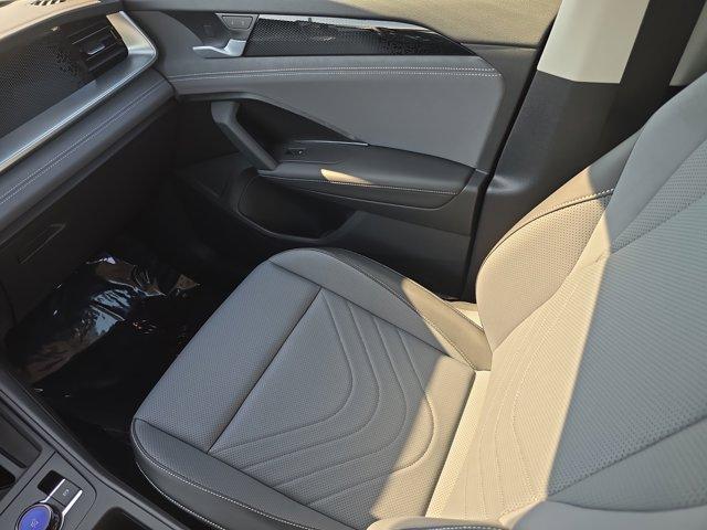 Photo of 2025 Deep Black Pearl Effect Volkswagen Tiguan