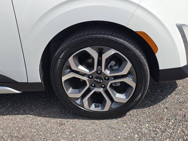 Photo of 2025 Clear White / Black Roof Kia Soul