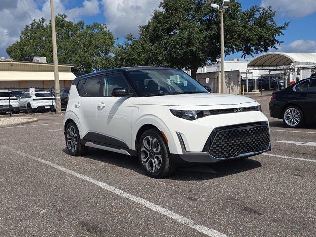 Photo of 2025 Clear White / Black Roof Kia Soul