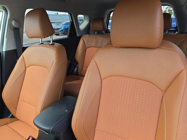 Photo of 2025 Clear White / Black Roof Kia Soul