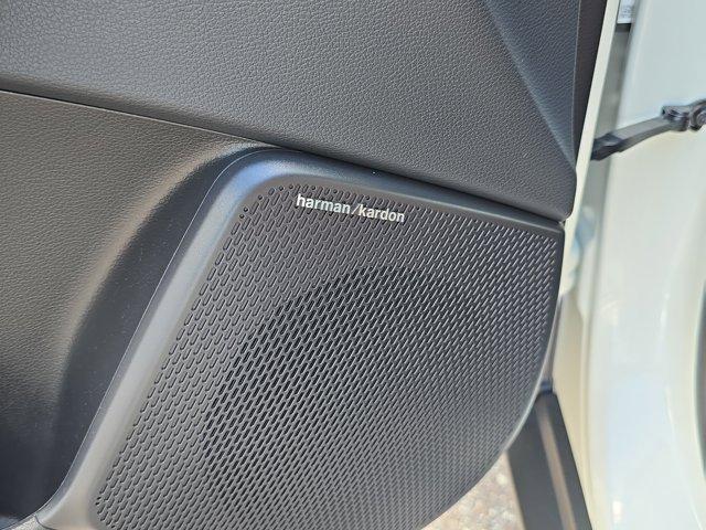 Photo of 2025 Clear White / Black Roof Kia Soul