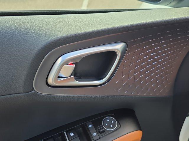 Photo of 2025 Clear White / Black Roof Kia Soul