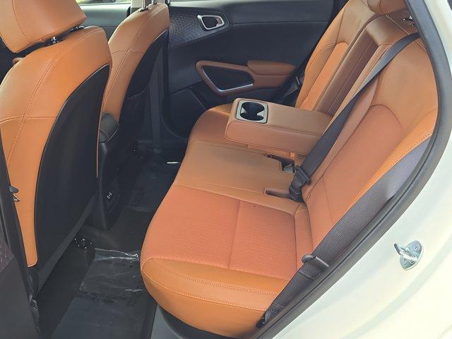Photo of 2025 Clear White / Black Roof Kia Soul