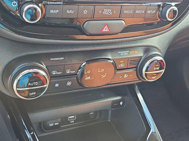 Photo of 2025 Clear White / Black Roof Kia Soul