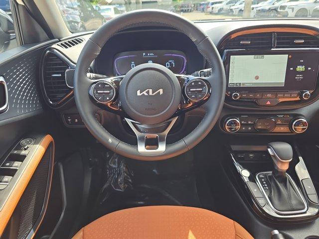 Photo of 2025 Clear White / Black Roof Kia Soul