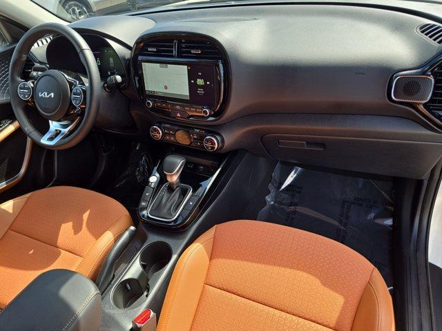Photo of 2025 Clear White / Black Roof Kia Soul