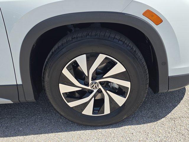Photo of 2025 Pure White Volkswagen Tiguan