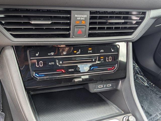 Photo of 2025 Deep Black Pearl Effect Volkswagen Jetta