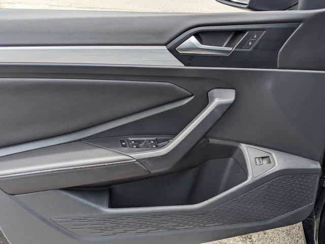 Photo of 2025 Deep Black Pearl Effect Volkswagen Jetta