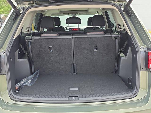 Photo of 2025 Avocado Green Pearl Volkswagen Atlas