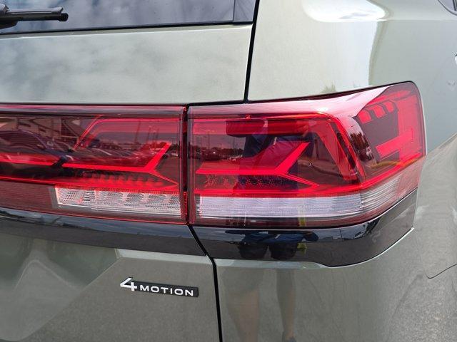 Photo of 2025 Avocado Green Pearl Volkswagen Atlas