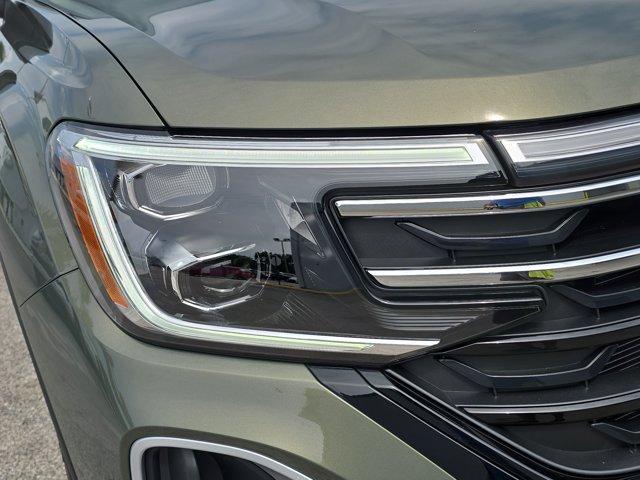 Photo of 2025 Avocado Green Pearl Volkswagen Atlas