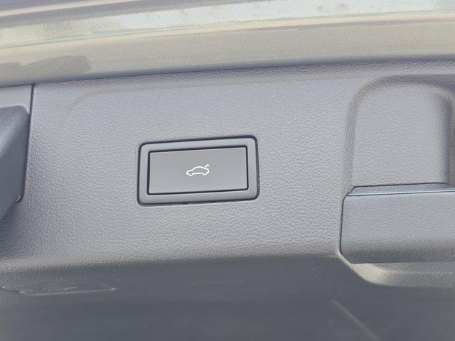 Photo of 2025 Avocado Green Pearl Volkswagen Atlas