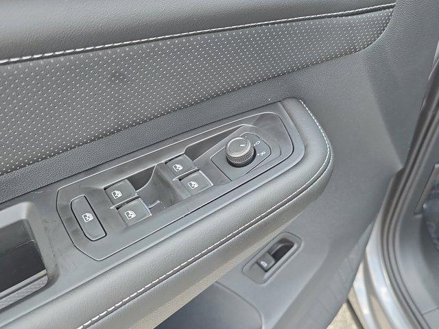 Photo of 2025 Silver Mist Metallic Volkswagen Atlas