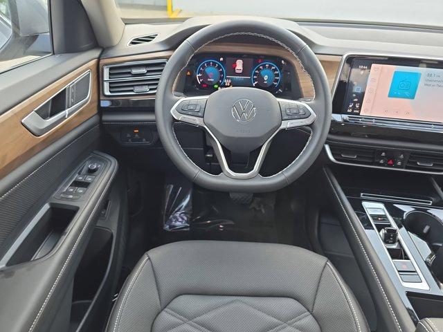 Photo of 2025 Silver Mist Metallic Volkswagen Atlas