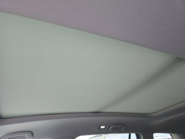Photo of 2025 Silver Mist Metallic Volkswagen Atlas