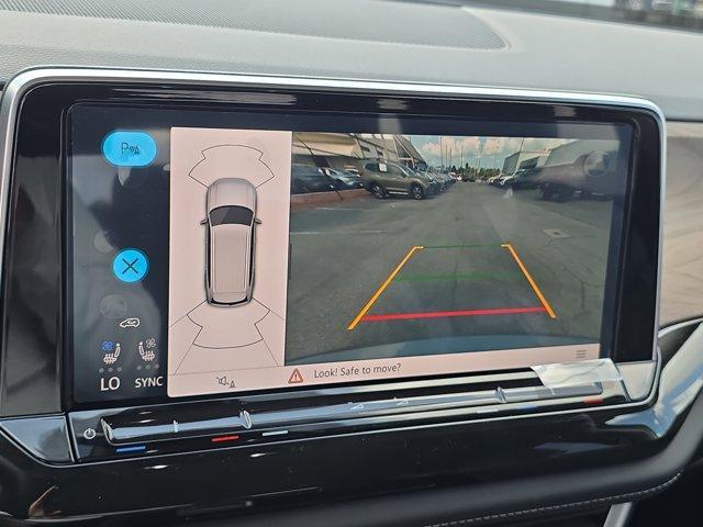 Photo of 2025 Silver Mist Metallic Volkswagen Atlas