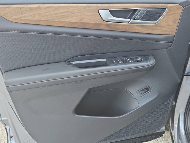 Photo of 2025 Silver Mist Metallic Volkswagen Atlas
