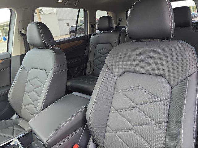 Photo of 2025 Silver Mist Metallic Volkswagen Atlas