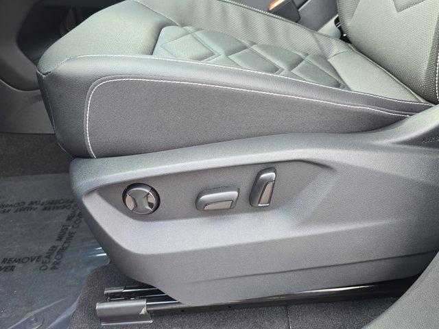 Photo of 2025 Silver Mist Metallic Volkswagen Atlas